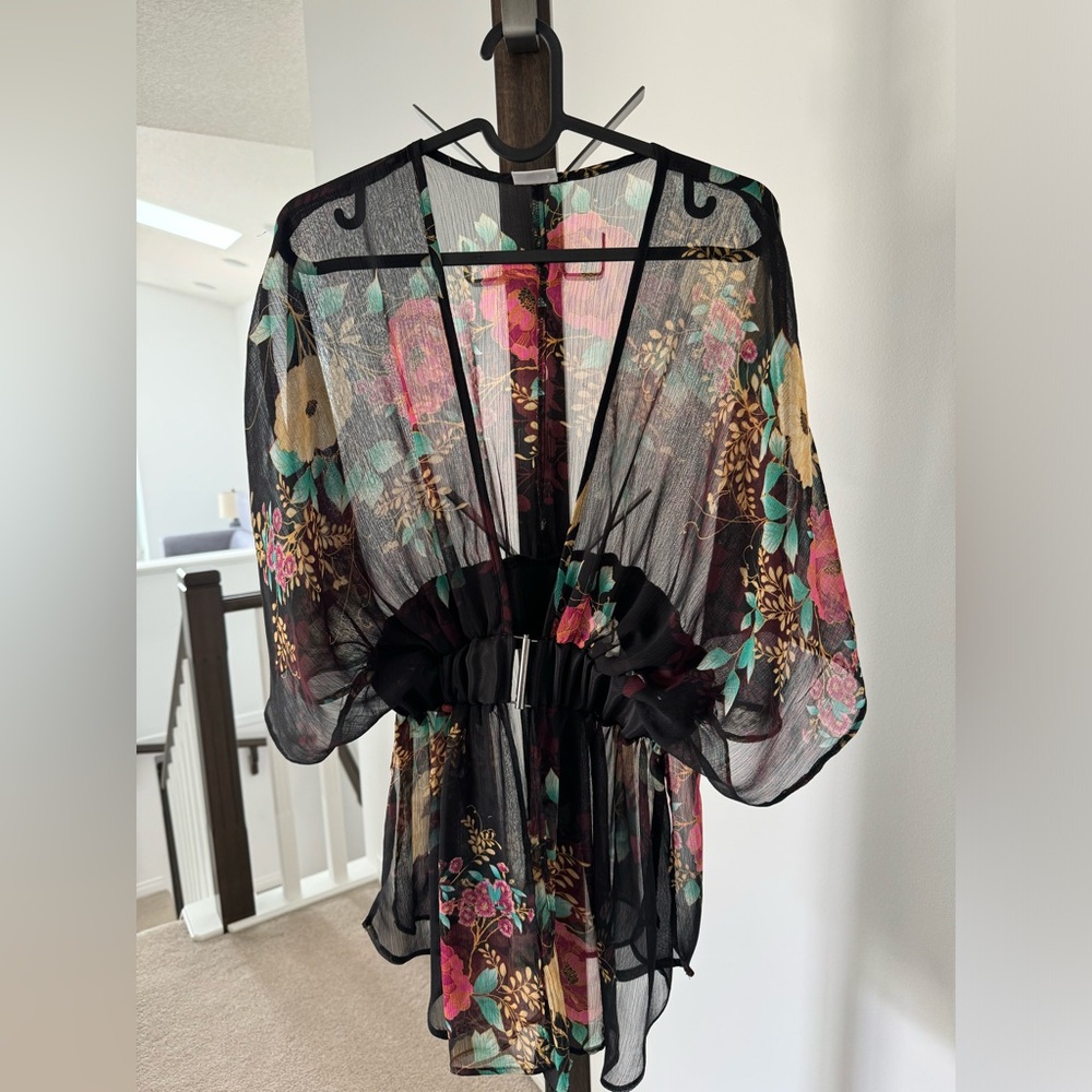 Pretty Kimono floral sheer top.